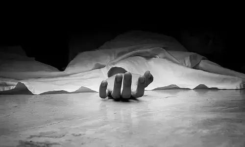 സുഹൃത്തിനൊപ്പം മീന്‍ പിടിക്കാന്‍ പോകവെ വള്ളം മറിഞ്ഞു; വലയില്‍ കാല്‍ കുരുങ്ങി യുവാവിന് ദാരുണാന്ത്യം