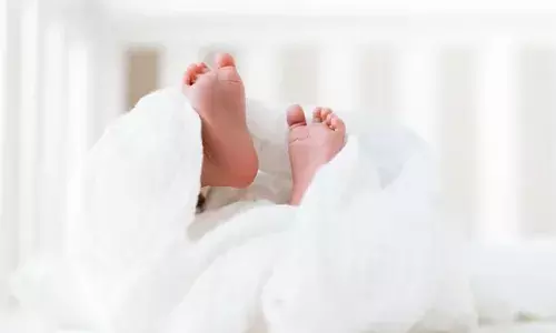 ആലുവാ റെയില്‍വേ പ്ലാറ്റ്‌ഫോമില്‍ 19കാരി പ്രസവിച്ചു; ട്രെയിനില്‍ നിന്നും ഇറങ്ങിയതിനു തൊട്ടുപിന്നാലെ കുഞ്ഞിന് ജന്മം നല്‍കി ഒഡിഷ സ്വദേശിനി: ട്രെയിനില്‍ നിന്നും ഇറങ്ങിയത് കലശലായ പ്രസവ വേദനയെ തുടര്‍ന്ന്