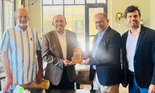 മുന് ഐഎസ്ആര്ഒ ശാസ്ത്രജ്ഞന് ഡോ അബ്ദുള് സലാം മുഹമ്മദ് സണ്ണിവെയ്ല് മേയറുമായി കൂടിക്കാഴ്ച നടത്തി മുന് ഐഎസ്ആര്ഒ ശാസ്ത്രജ്ഞന് ഡോ അബ്ദുള് സലാം മുഹമ്മദ് സണ്ണിവെയ്ല് മേയറുമായി കൂടിക്കാഴ്ച നടത്തി