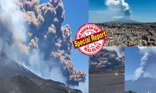 മൗണ്ട് എറ്റ്ന അഗ്നിപർവ്വതം നേരിൽ കാണാൻ 3,300 അടി താണ്ടി കയറിയ വിനോദ സഞ്ചാരികൾ; കാഴ്ചകൾ കണ്ട് അത്ഭുതത്തോടെ നടക്കുമ്പോൾ ഉഗ്ര ശബ്ദം; പൊടുന്നനെ മേഘം ചാരപുക കൊണ്ട് മൂടി; ഭയന്നോടി ആളുകൾ; പൊട്ടിത്തെറി ഫോണിൽ പകർത്താൻ തിടുക്കമിട്ട് മണ്ടത്തരം; എല്ലാവരും രക്ഷപ്പെട്ടത് ഭാഗ്യം കൊണ്ട്; നടുക്കുന്ന ദൃശ്യങ്ങൾ പുറത്ത്!