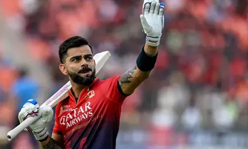 ഐപിഎല്‍ കിരീടപ്പോരിന്റെ ടോസിന് മിനിറ്റുകള്‍ മാത്രം;  കാത്തിരുന്ന ആ സന്തോഷവാര്‍ത്ത; മഴ മാറി, മാനം തെളിഞ്ഞു; സമാപനച്ചടങ്ങുകള്‍ക്ക് തുടക്കമായി;  നാട്ടിലേക്ക് മടങ്ങിയ വെടിക്കെട്ട് ഓപ്പണര്‍ തിരിച്ചെത്തിയതിന്റെ ആഹ്ലാദത്തില്‍ ആര്‍സിബി ആരാധകര്‍