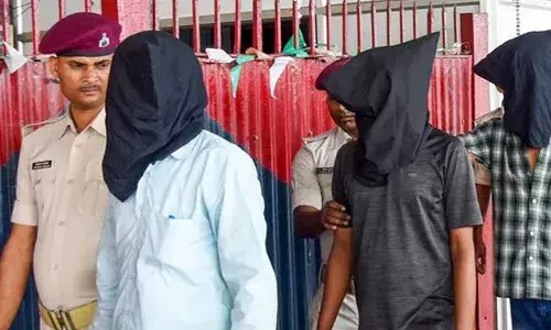 ഭീകര സംഘടനകളുമായി അടുത്തബന്ധം; രഹസ്യ വിവരങ്ങള്‍ കൈമാറി; ജമ്മു കശ്മീരില്‍ മൂന്ന് സര്‍ക്കാര്‍ ഉദ്യോഗസ്ഥരെ സര്‍വീസില്‍നിന്ന് പിരിച്ചുവിട്ടു