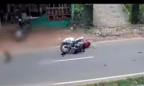 നായയെ തട്ടി ബൈക്ക് മറിഞ്ഞ് അപകടം; ഗുരുതര പരിക്കേറ്റ യുവാവ് ആശുപത്രിയില്‍