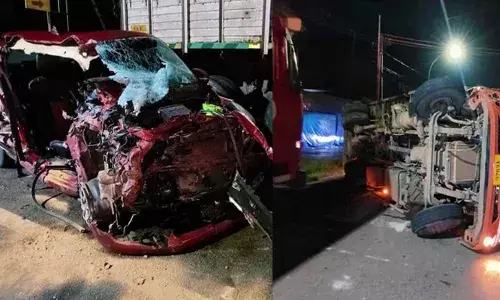 അടൂര്‍ ബൈപ്പാസില്‍ കാറും ലോറിയും കൂട്ടിയിടിച്ച് അപകടം; നാല് യുവാക്കള്‍ക്ക് പരിക്ക്: രണ്ട് പേരുടെ നില അതീവ ഗുരുതരം