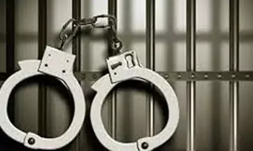 കസ്റ്റഡിയിലെടുക്കാന്‍വന്ന പോലീസുകാര്‍ക്ക് നേരെ ആക്രമണം; രണ്ട് യുവാക്കള്‍ അറസ്റ്റില്‍