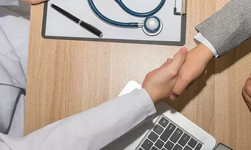 മെഡിക്കല്‍ റെപ്പുകള്‍ക്ക് ഡോക്ടര്‍മാരെ കാണുന്നതില്‍ വിലക്ക്; ഉത്തരവ് കേന്ദ്ര സര്‍ക്കാര്‍ ആശുപത്രികളില്‍