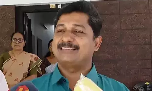 ക്ഷേമപെന്‍ഷന്‍ വിതരണം തെരഞ്ഞെടുപ്പ് കാലത്തെ കൈക്കൂലിയെന്ന പരിഹാസം ലക്ഷക്കണക്കിന് മനുഷ്യരോടുള്ള അവഹേളനം; കെ സി വേണുഗോപാലിനെതിരെ എം സ്വരാജ്