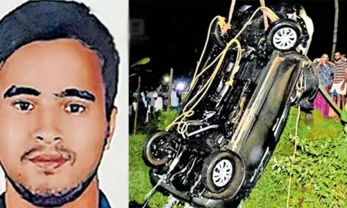 നിയന്ത്രണംവിട്ട കാര്‍ കുളത്തിലേക്കു മറിഞ്ഞു വിദ്യാര്‍ത്ഥിക്ക് ദാരുണ മരണം; ഒപ്പമുണ്ടായിരുന്ന മാതാപിതാക്കളും ഡ്രൈവറും അത്ഭുതകരമായി രക്ഷപ്പെട്ടു