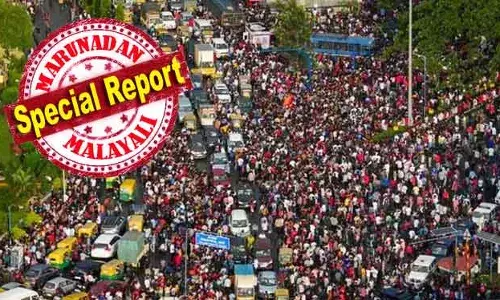 വിധാന്‍ സൗധയിലെ അനുമോദന ശേഷം ചിന്നസ്വാമിയിലെ പരിപാടി; സ്റ്റേഡിയത്തിലേക്ക് ആളുകള്‍ ഒഴുകിയെത്തിയപ്പോള്‍ സുരക്ഷ പാളി; മഴ പെയ്തതോടെ ആളുകള്‍ തുറന്ന പ്രദേശത്തു നിന്ന് മാറാന്‍ തുടങ്ങി; ഒരുമിച്ച് നീങ്ങിയത് വലിയ അപകടമായി; ദുരന്തത്തിനിടെയിലും കോലിയും ടീമും ആഘോഷിച്ചു; സര്‍വ്വത്ര വിവാദം; ബംഗ്ലൂരുവില്‍ സംഭവിച്ചത്