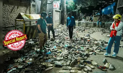 ഞായറാഴ്ചയാകുമ്പോള്‍ ആരാധകരുടെ ആവേശം കുറയുമെന്നും തിരക്ക് നിയന്ത്രിക്കാന്‍ കഴിയുമെന്നുമുള്ള പൊലീസ് മുന്നറിയിപ്പ് വകവച്ചില്ല; വിദേശ താരങ്ങള്‍ക്ക് മടങ്ങാന്‍ വേണ്ടി ധൃതി കൂട്ടി; ആര്‍സിബിക്കും കെ എസ് സിഎയ്ക്കും, ഡിഎന്‍എ എന്റര്‍ടെയ്ന്‍മെന്റ്‌സിനും എതിരെ കുറ്റകരമായ നരഹത്യ ചുമത്തി കേസ്