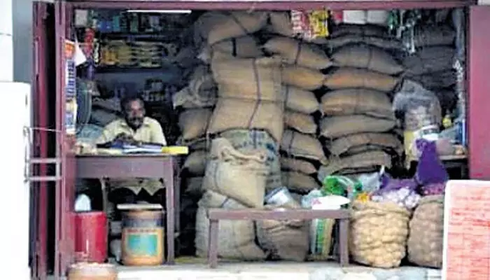 ജൂണ് മാസത്തെ റേഷന് വിതരണം ഇന്ന് ഉച്ചയ്ക്കു ശേഷം; റേഷന് കടകള്ക്ക് നാളെ അവധി ജൂണ് മാസത്തെ റേഷന് വിതരണം ഇന്ന് ഉച്ചയ്ക്കു ശേഷം; റേഷന് കടകള്ക്ക് നാളെ അവധി