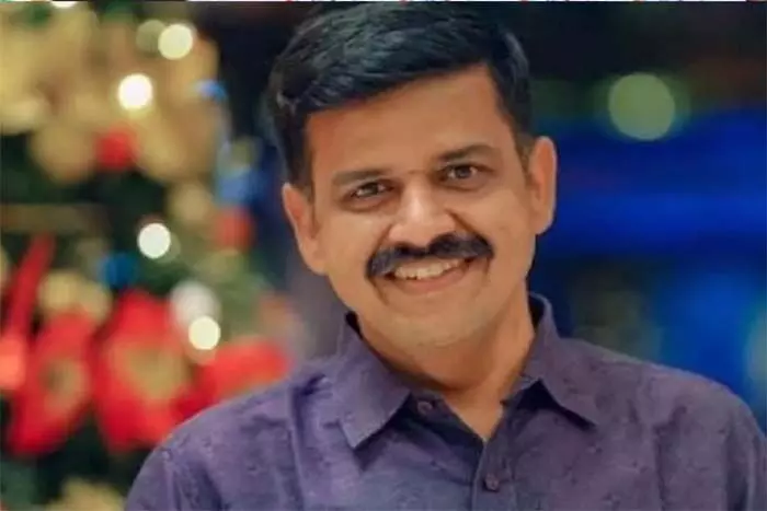 സന്ദീപ് വാര്യരുടെ അമ്മ ആര്‍എസ്എസിന് വാഗ്ദാനംചെയ്ത സ്ഥലം ഉമ്മന്‍ചാണ്ടി ട്രസ്റ്റിന് നല്‍കും; പെയിന്‍ ആന്‍ഡ് പാലിയേറ്റീവ് കേന്ദ്രം ആരംഭിക്കും: വെളിപ്പെടുത്തി സന്ദീപ് വാര്യര്‍