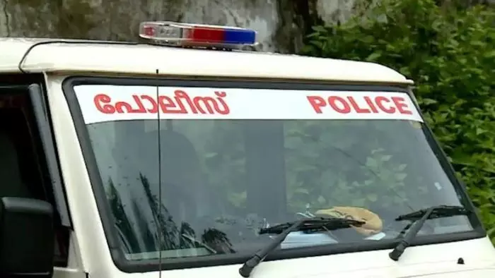 മോഷ്ടിച്ച ഓട്ടോറിക്ഷമായെത്തി പള്ളിയിൽ മോഷണശ്രമം; ഇന്ധനം നിറച്ച ശേഷം കാശ് നൽകാതെ പമ്പിൽ നിന്നും കടന്നു; ഒടുവിൽ പത്തനംതിട്ടയിൽ ഓട്ടോയിൽ കാമുകിയോടൊപ്പം കറങ്ങവെ പ്രതി പിടിയിൽ