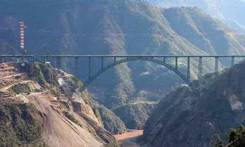 കശ്മീര്‍ താഴ്വരയിലെ ചെനാബ് പാലം ഉദ്ഘാടനം ഇന്ന്; എന്‍ജിനീയറിങ് വിസ്മയങ്ങള്‍ നിറയുന്ന റെയില്‍പാത യാത്രക്കാര്‍ക്കായി ഇന്ന് തുറക്കും