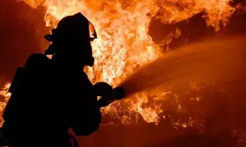 ആലപ്പുഴ മുല്ലയ്ക്കൽ ബ്രാഹ്മണ സമൂഹമഠത്തിലെ അഗ്രഹാരത്തിൽ തീപിടിത്തം; രണ്ടു വീടുകൾ പൂർണമായും കത്തിനശിച്ചു; അഞ്ച് വീടുകളിലേക്ക് തീ പടർന്നു; കാരണം ഷോർട്ട് സർക്യൂട്ടെന്ന് പ്രാഥമിക നിഗമനം