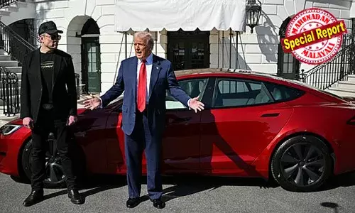 ഇടഞ്ഞ കൊമ്പന്റെ കണ്ണില്‍ തോട്ടി കേറ്റി കളിക്കല്ലേ...: ലോകത്തിലെ ഏറ്റവും വലിയ പണക്കാരന്‍ ആയാലും ട്രംപ് കൂട്ട് വെട്ടിയാല്‍ വെട്ടിയത് തന്നെ! ഇനി മസ്‌കിനോട് മിണ്ടില്ലെന്ന് കട്ടായം പറഞ്ഞ യുഎസ് പ്രസിഡന്റ് ചുവന്ന ടെസ്ല കാറും ഉപേക്ഷിക്കുന്നു; കാര്‍ വില്‍ക്കുകയോ കയ്യൊഴിയുകയോ ചെയ്യുമെന്ന് വൈറ്റ് ഹൗസ് വൃത്തങ്ങള്‍; ടെസ്ലയുടെ ഓഹരികള്‍ 14 ശതമാനത്തിലേറെ ഇടിഞ്ഞു