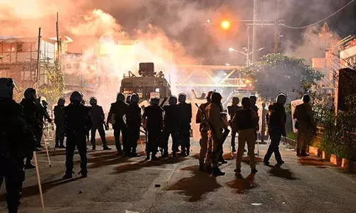 മണിപ്പൂരില്‍ വീണ്ടും സംഘര്‍ഷം; അഞ്ച് ജില്ലകളിലെ ഇന്റര്‍നെറ്റ് സേവനങ്ങള്‍ റദ്ദാക്കി