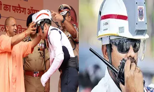 ഇനി കൂളായി നിൽക്കാം..; കൊടും ചൂടിൽ ജോലി ചെയ്യുന്ന ട്രാഫിക് പോലീസുകാ‍ർക്ക് ആശ്വാസം; എസി ഹെൽമറ്റുകൾ വിതരണം ചെയ്ത് ഉത്തർപ്രദേശ് സർക്കാർ; 10-15 ഡിഗ്രി വരെ കുറയ്ക്കാൻ കഴിയുമെന്നും കമ്പനി