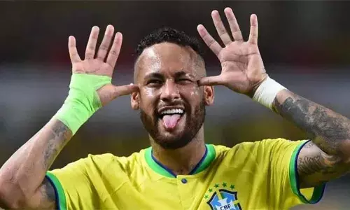 ബ്രസീലിയന്‍ സൂപ്പര്‍ താരം നെയ്മറിന് കോവിഡ് സ്ഥിരീകരിച്ചു; താരം ചികിത്സയിലെന്ന് ബ്രസീലിയന്‍ ക്ലബ്ബായ സാന്റോസ്