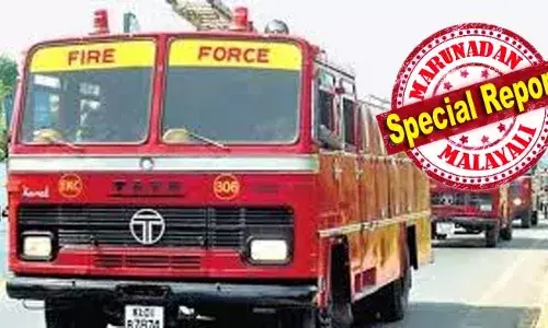 വഴിയാത്രികന്‍ നിലവിളി കേട്ട് ഓടിയെത്തുമ്പോള്‍ കണ്ടത് വള്ളിപ്പടര്‍പ്പില്‍ പിടിച്ചു കിടക്കുന്ന യുവതിയെ; കാലില്‍ പിടിച്ചു കിടന്ന് കൗമാരക്കാരിയും; കോന്നിയില്‍ അച്ചന്‍കോവിലാറ്റില്‍ ഒഴുക്കില്‍പ്പെട്ട രണ്ടു പെണ്‍കുട്ടികളെ അഗ്‌നിരക്ഷാസേന രക്ഷപ്പെടുത്തി