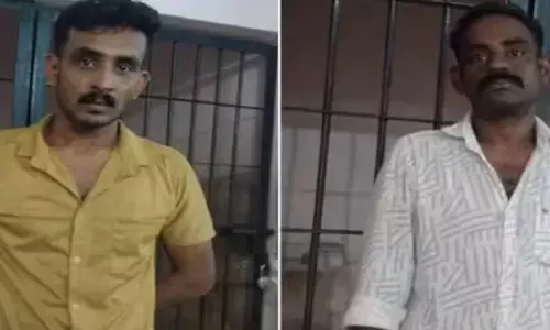 സ്ഥിരമായി ഓട്ടോറിക്ഷയിൽ കറങ്ങി നടക്കുന്നത് ശ്രദ്ധിച്ചു; പരിശോധനയിൽ കുടുങ്ങി; പൊതികളിൽ ഒളിപ്പിച്ച നിലയിൽ കഞ്ചാവ്; രണ്ടുപേരെ കൈയ്യോടെ പൊക്കി