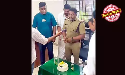  ഹാപ്പി ബര്‍ത്ത് ഡേ ബോസ്: കൊടുവളളിയില്‍ കോണ്‍ഗ്രസ്-യൂത്ത് കോണ്‍ഗ്രസ് നേതാക്കളുടെ ബോസ് പൊലീസ് ഇന്‍സ്പക്ടര്‍; സ്റ്റേഷനില്‍ കേക്ക് മുറിച്ച് കെ പി അഭിലാഷിന്റെ പിറന്നാള്‍ ആഘോഷിച്ച റീല്‍ ഹിറ്റായതോടെ പാര്‍ട്ടിയിലും പൊലീസിലും കോളിളക്കം