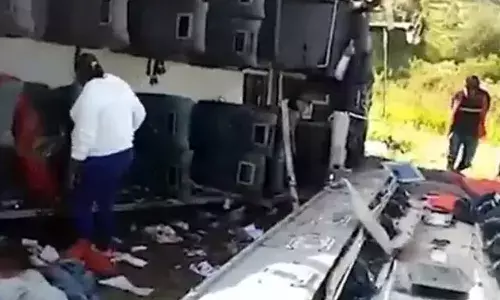 മലയാളികള്‍ അടക്കം ഖത്തറില്‍ നിന്ന് വിനോദയാത്ര പോയ ഇന്ത്യന്‍ സംഘം അപകടത്തില്‍ പെട്ടു; ബസ താഴ്ചയിലേക്ക് മറിഞ്ഞ് ആറുപേര്‍ മരിച്ചു; 27 പേര്‍ക്ക് പരിക്കേറ്റു