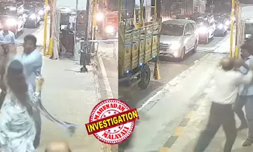 ഹോണടിച്ചതിനെച്ചൊല്ലി തര്‍ക്കം; മാഹി ബൈപ്പാസ് ടോള്‍ പ്ലാസയില്‍ ജീവനക്കാരും യാത്രക്കാരും ഏറ്റുമുട്ടി; ടോള്‍ നല്‍കിയില്ലെങ്കില്‍ കാറിന്റെ ചില്ല് അടിച്ചുപൊട്ടിക്കുമെന്ന് ജീവനക്കാര്‍ ഭീഷണിപ്പെടുത്തിയെന്ന് പരാതി