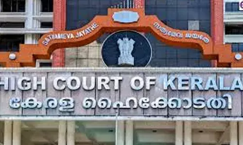 മകന്റെ പ്ലസ് വണ്‍ പ്രവേശനം; ജയില്‍ പുള്ളിയായ പിതാവിന് പരോള്‍ അനുവദിച്ച് ഹൈക്കോടതി