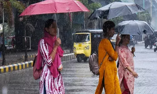 കുട എടുക്കാൻ മറക്കല്ലേ...!; സംസ്ഥാനത്ത് വീണ്ടും ശക്തമായ മഴയ്ക്ക് സാധ്യത; നാല് ജില്ലകളിൽ ഓറഞ്ച് അലർട്ട്; എട്ട് ജില്ലകളിൽ യെല്ലോ അലർട്ട്; പുറത്തിറങ്ങുമ്പോൾ ജാഗ്രത വേണമെന്ന് കാലാവസ്ഥ വകുപ്പ്