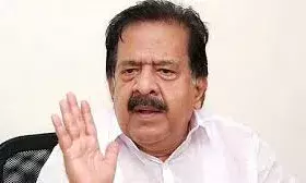 അഴിമതിക്കാരെ അലക്കി വെളുപ്പിക്കുന്ന സംഘ്പരിവാര്‍ വാഷിങ് മെഷിനെ ദൂരെ നിര്‍ത്തുന്നതാണ് മലയാളിയുടെ വിദ്യാഭ്യാസക്കുറവെങ്കില്‍ അത് ആഘോഷിക്കപ്പെടണം; ഗവര്‍ണ്ണറുടെ പ്രസ്താവനയെ വിമര്‍ശിച്ച് രമേശ് ചെന്നിത്തല