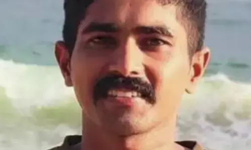 രാത്രി തെരുവ് നായ കുറുകെ ചാടി അപകടം; ബൈക്ക് നിയന്ത്രണം തെറ്റി മറിഞ്ഞ് പോലീസുകാരന് ദാരുണാന്ത്യം; വേദനയോടെ കുടുംബം; സംഭവം കൊല്ലത്ത്