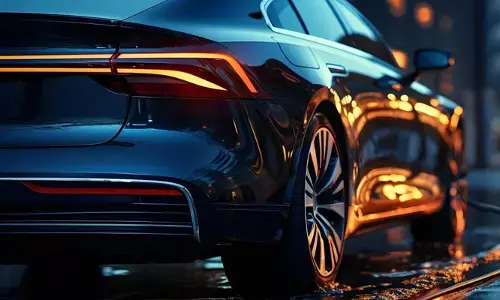 റോഡ് വശത്ത് പാർക്ക് ചെയ്തിട്ടിരുന്ന കാർ; ഉള്ളിലെ കാഴ്ച കണ്ട് നാട്ടുകാർ പോലീസിനെ വിളിച്ചുവരുത്തി; ഉടമ എത്തിയപ്പോൾ ട്വിസ്റ്റ്; രണ്ട് ദിവസത്തെ ദുരൂഹത ഒഴിഞ്ഞത് ഇങ്ങനെ!