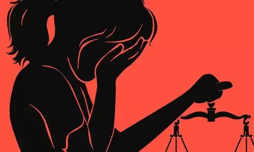 സഹ അധ്യാപകനോട് ദേഷ്യം;  അധ്യാപകന്റെ പേര് ചേര്‍ത്ത് പ്ലസ് വണ്‍ വിദ്യാര്‍ഥിനിക്കെതിരെ വ്യാജ ലൈംഗിക പീഡന വാര്‍ത്ത പ്രചരിപ്പിച്ച് അധ്യാപിക; പോക്‌സോ കേസ് എടുത്തിട്ടും അധ്യാപികയെ സംരക്ഷിച്ച് പോലിസ്: നീതി തേടി പതിനാറുകാരി