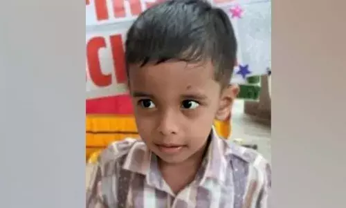 ടേബിളിന്റെ ഗ്ലാസ് പൊട്ടി കാലില്‍ കൊണ്ടു; രക്തം വാര്‍ന്ന് എല്‍കെജി വിദ്യാര്‍ത്ഥിക്ക് ദാരുണാന്ത്യം