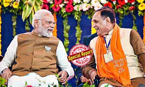 ഗുജറാത്ത് കാ ബേട്ടാ, ദേശ് കാ നേതാ - നരേന്ദ്ര മോദി... എന്ന മുദ്രാവാക്യം മാത്രം ഉയര്‍ത്തിയ പരിവാറുകാരന്‍; 2002ല്‍ മോദിക്ക് രാജ്കോട്ടില്‍ ഉപതിരഞ്ഞെടുപ്പ് വിജയമൊരുക്കിയ വിശ്വസ്തന്‍; പട്ടേല്‍ രാഷ്ട്രീയത്തിന് പിന്നില്‍ പതറി മുഖ്യമന്ത്രി പദമൊഴിഞ്ഞത് 2021ല്‍; തകര്‍ന്ന് വീണ ആ വിമാനത്തിലുണ്ടായിരുന്നത് മോദിയുടെ ഏറ്റവും അടുത്ത അനുയായി; വിജയ് രൂപാണി വിടവാങ്ങുമ്പോള്‍