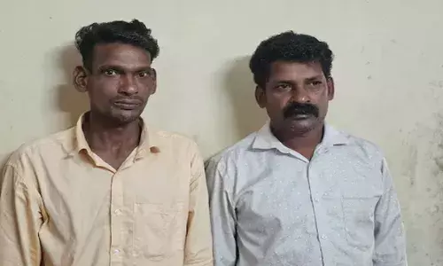 വെട്ടി ചെത്തി മിനുക്കി കൊണ്ടുവന്നു; വിൽക്കാൻ നേരം പൊക്കി; നെടുങ്കണ്ടത്ത് ചന്ദനവുമായി രണ്ടു പേർ അറസ്റ്റിൽ; ഏഴ് കിലോ വരെ പിടിച്ചെടുത്തു