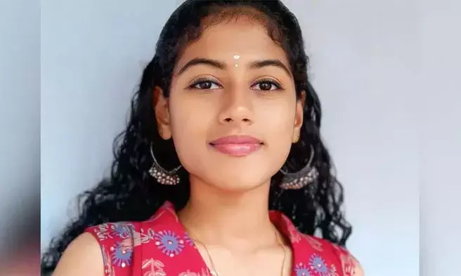 പ്ലസ് ടുവിന് മികച്ച മാര്‍ക്ക്; ബിരുദ പഠനത്തിന് അലോട്ട്‌മെന്റിനായി കാത്തിരിക്കവെയാണ് ദാരുണാന്ത്യം; പിറന്നാള്‍ ദിനത്തില്‍ 18 വയസുകാരി കുഴഞ്ഞുവീണ് മരിച്ചു; വിടവാങ്ങിയത് ചിറവട്ടത്തെ ശ്രേയ