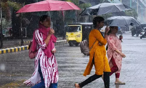 കുട കരുതണം..; സംസ്ഥാനത്ത് വീണ്ടും ശക്തമായ മഴയ്ക്ക് സാധ്യത; രണ്ട് ജില്ലകളിൽ റെഡ് അലർട്ട്; 9 ജില്ലകളിൽ ഓറഞ്ച് അലർട്ട്; മത്സ്യത്തൊഴിലാളികൾ കടലിൽ പോകരുതെന്നും മുന്നറിയിപ്പ്