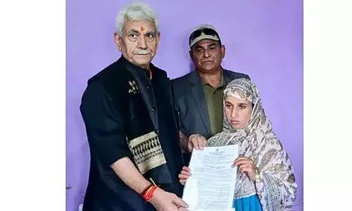 പഹല്‍ഗാമില്‍ വിനോദസഞ്ചാരികളെ രക്ഷിക്കുന്നതിനിടെ ജീവന്‍ പൊലിഞ്ഞ ആദില്‍ ഹുസൈനിന്റെ ഭാര്യക്ക് സര്‍ക്കാര്‍ ജോലി