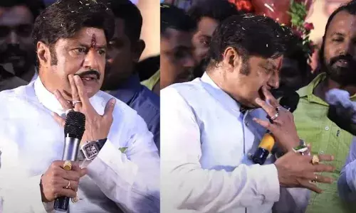 പ്രസംഗത്തിനിടെ വെപ്പുമീശ ഇളകിപ്പോയി; വേദിയില്‍വെച്ചുതന്നെ പശ ചോദിച്ച് ബാലയ്യ; പശ കിട്ടിയപ്പോള്‍ തിരിഞ്ഞുനിന്ന് മീശയൊട്ടിച്ചു; ഇതും കുസൃതി ആണോ എന്ന് സോഷ്യല്‍ മീഡിയ