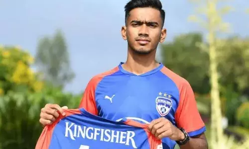 ആക്രമണ നിര ശക്തിപ്പെടുത്താൻ ബെംഗളൂരു എഫ്.സി; ഐഎസ്എൽ ചാമ്പ്യന്മാരിൽ നിന്നും  മലയാളി താരം ആഷിഖ് കുരുണിയനെ റാഞ്ചി നീലപ്പട; പഴയ തട്ടകത്തിലേക്കെത്തുന്നത് 3 വർഷത്തെ കരാറിൽ