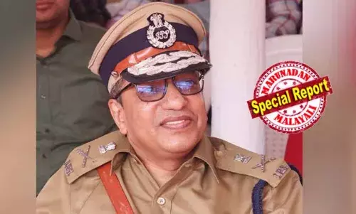 സിബിഐയുടേയോ ഇഡിയുടേയോ തലപ്പത്തെത്താന്‍ സാധ്യതയുള്ള ഉദ്യോഗസ്ഥന്‍; സംസ്ഥാന പോലീസ് മേധാവിയാകാനുള്ള പട്ടികയിലും ഉള്‍പ്പെട്ടു; എന്നിട്ടും സംസ്ഥാന സര്‍ക്കാറിന് അനിഷ്ടം; അഗ്‌നിരക്ഷാ മേധാവി ഡിജിപി യോഗേഷ് ഗുപ്തയ്ക്ക് കേന്ദ്രം ആവശ്യപ്പെട്ട ക്ലിയറന്‍സ് സര്‍ട്ടിഫിക്കറ്റ് നല്‍കാതെ സര്‍ക്കാര്‍; മുഖ്യമന്ത്രിയെ കണ്ടിട്ടും ഫലമില്ല