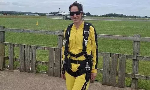 കൂട്ടുകാരി ആകാശത്ത് നിന്ന് ചാടി മരിക്കുമ്പോള്‍ നിസ്സഹായനായി നോക്കി നിന്ന് ബോയ്ഫ്രണ്ട്; ബ്രിട്ടനെ നടുക്കി സ്‌കൈ ഡൈവിംഗ് അപകടം