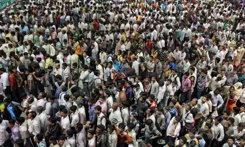 രാജ്യത്ത് സെന്‍സസ് രണ്ടുഘട്ടമായി; ആദ്യഘട്ടം 2026 ഒക്ടോബര്‍ ഒന്നിന്; ജനസംഖ്യാ സെന്‍സസിനൊപ്പം ജാതി സെന്‍സസും ഇതാദ്യമായി; വിജ്ഞാപനം പുറത്തിറക്കി കേന്ദ്രസര്‍ക്കാര്‍; സെന്‍സസ് പൂര്‍ത്തിയാകുന്നതോടെ വനിതാ സംവരണ ബില്ലിനും മണ്ഡല പുനര്‍നിര്‍ണയത്തിനും ഉള്ള തടസ്സങ്ങള്‍ നീങ്ങും