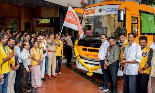രക്തദാന ദിനത്തില് സന്നദ്ധ സംഘടനകളെയും വ്യക്തികളെയും ആദരിച്ച് അമൃത ആശുപത്രി രക്തദാന ദിനത്തില് സന്നദ്ധ സംഘടനകളെയും വ്യക്തികളെയും ആദരിച്ച് അമൃത ആശുപത്രി