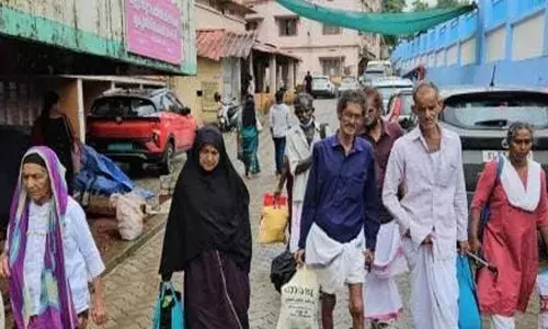 കനത്തമഴയില്‍ കണ്ണൂര്‍ ജില്ലാ ആശുപത്രിയിലെ ഓപ്പറേഷന്‍ തിയേറ്റര്‍ ചോര്‍ന്നൊലിച്ചു; തിമിര ശസ്ത്രക്രിയ റദ്ദാക്കി; രോഗികളെ അധികൃതര്‍ മടക്കി അയച്ചതില്‍ പ്രതിഷേധം