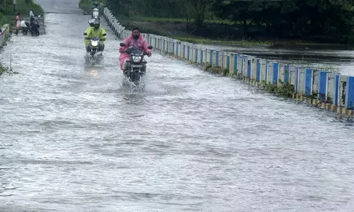 ജലനിരപ്പ് അപകടകരമായ രീതിയില്‍ ഉയരുന്നു; നദീ തീരങ്ങളില്‍  ജാഗ്രതാ നിര്‍ദേശം; സംസ്ഥാനത്ത് കനത്ത മഴ തുടരുന്നു: കണ്ണൂരും കാസര്‍ഗോഡും ഓറഞ്ച് അലേര്‍ട്ട്