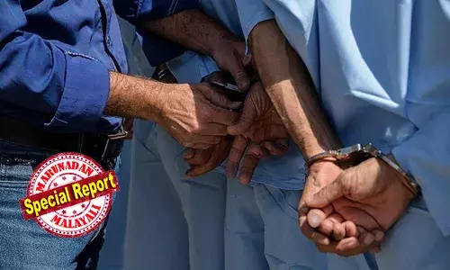 മുഖംമൂടികളോ കൂളിങ് ഗ്ലാസുകളോ ധരിച്ച അപരിചിതരെ കണ്ടാല്‍ അറിയിക്കണം;  വലിയ ബാഗുകളുമായി പിക്കപ്പ് വാഹനങ്ങള്‍ ഓടിച്ചുപോകുന്നവരെ കണ്ടാല്‍ ജാഗ്രത പാലിക്കണം;  തെരുവുകളില്‍നിന്ന് ചിത്രം പകര്‍ത്താന്‍ മാധ്യമപ്രവര്‍ത്തകര്‍ക്ക് പോലും വിലക്ക്; മൊസാദിന്റെ ചാരന്മാരെ കുരുക്കാന്‍ വ്യാപക അറസ്റ്റ്; പാളയത്തില്‍ പടയെ ചെറുക്കാന്‍ ഇറാന്‍