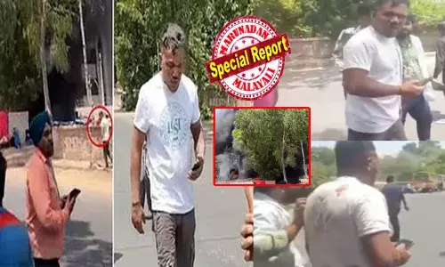 അവൻ അവിടെ വെന്തു മരിക്കുകയാണ്; പ്ലീസ്..എനിക്ക് അവനെ രക്ഷിക്കണം; ഞാൻ പറയുന്നത് ഒന്ന് കേൾക്കൂ..!; തീഗോളമായി മാറിയ വിമാനത്തെ ചൂണ്ടി വാവിട്ട് നിലവിളിക്കുന്ന വിശ്വാസ്; സഹോദരനെ രക്ഷിക്കണമെന്ന അപേക്ഷ നിസ്സഹായതയോടെ കേട്ട് നിൽക്കുന്ന നാട്ടുകാർ; ഇടയ്ക്ക് തിരികെ നടക്കാനും ശ്രമം; ആ 11 എ സീറ്റുകാരന്റെ ഉള്ളുലയ്ക്കുന്ന ദൃശ്യങ്ങൾ പുറത്ത്!